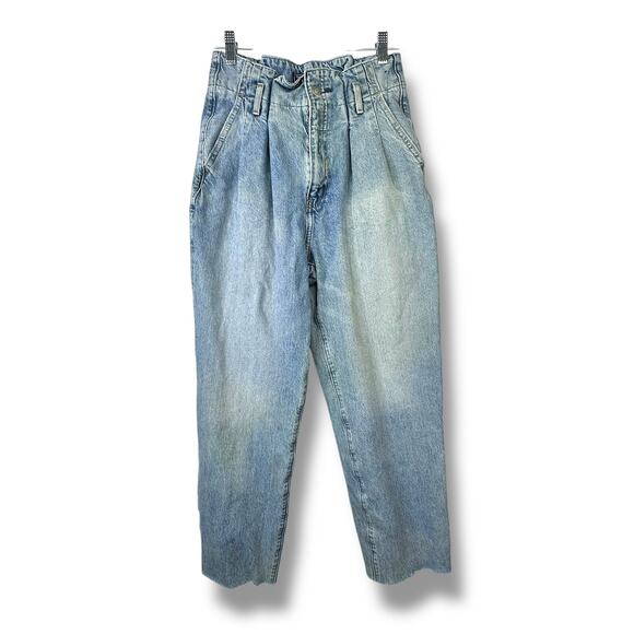 Abercrombie & Fitch Vintage Inspired Ultra High Rise Paperbag Raw Hem Mom Jeans - Picture 3 of 13